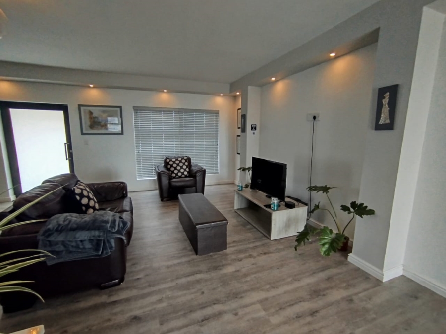 4 Bedroom Property for Sale in Hoogland Western Cape
